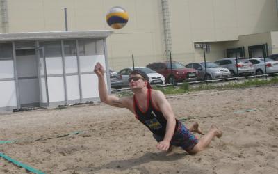 На площадках ТРЦ «Премьер» прошёл марафон пляжного волейбола